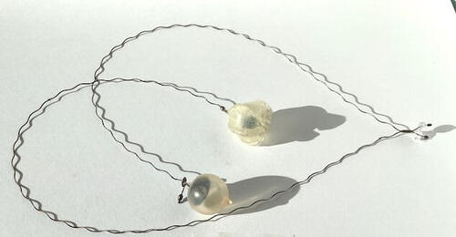 Ketting met versiering van siliconenrubber, bergkristal en zilver