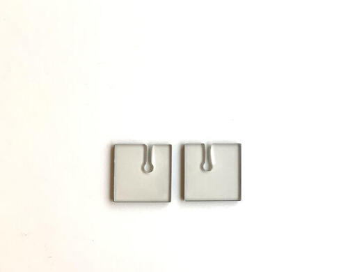 Broche vierkant met uitsnijding
