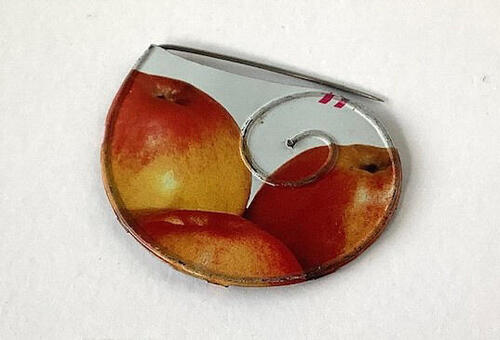 Broche met drie appels
