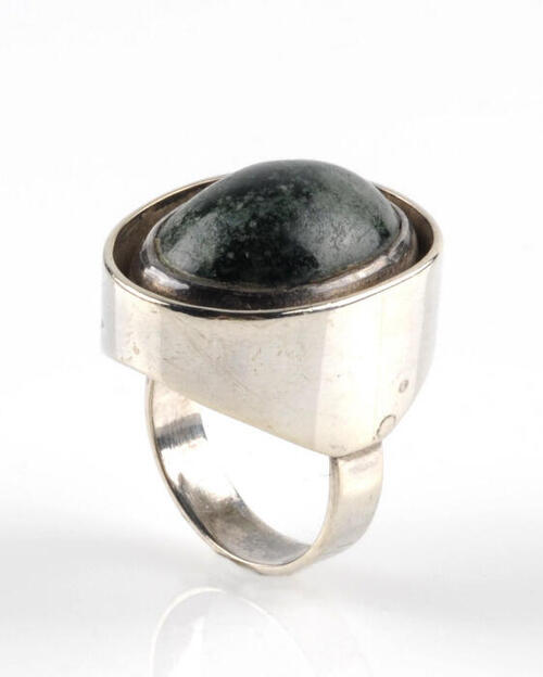 Ring van zilver met steen