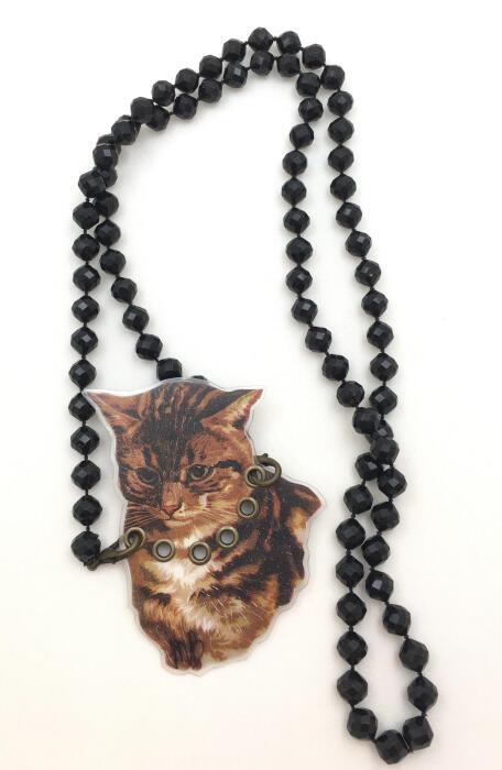 Kralensnoer met een afbeelding van een poes