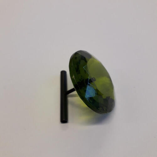 Ring met T-vorm en grote steen