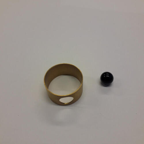 Ring van goud met losse granaat