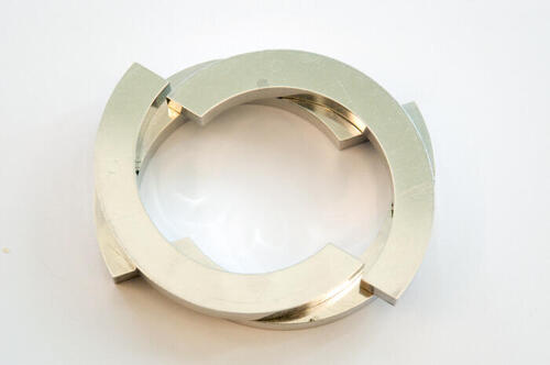 Armband van vier halve cirkels met scharnieren