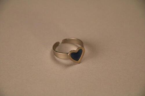 Ring in zilverkleurig metaal versierd met blauw hart