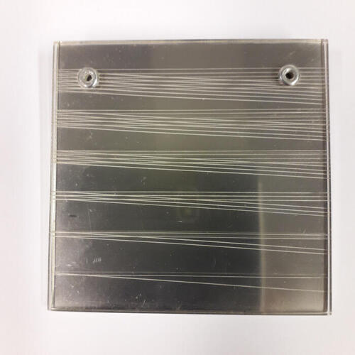 Broche van roestvrijstaal en acrylaat