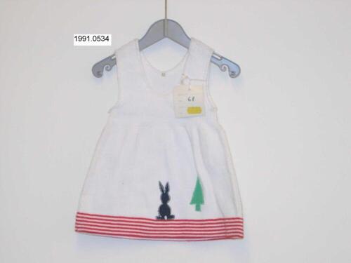Jurk in witte tricot met boord in rood-witte strepen