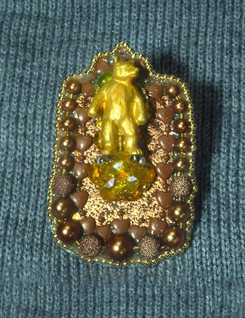 Gold bear
