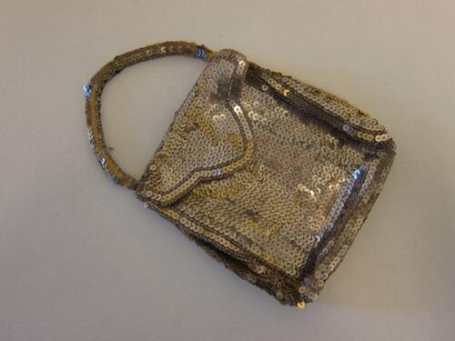Handtas bekleed met champagnekleurige pailletten