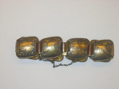 Armband in metaal met bedrukking van goudkleurige bloemen en vogels