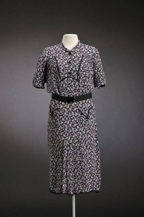 Zomerjurk met bloemen in crêpe