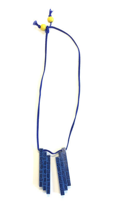 halssieraad met houten hanger 