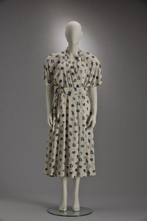 Jurk in beige zijde met blauwe figuratieve print