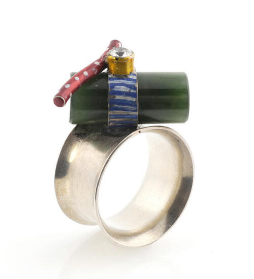 Ring van zilver met een versiering van jade