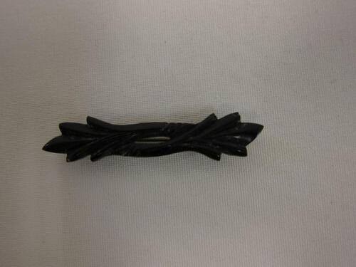 Broche in koperkleurige plastic