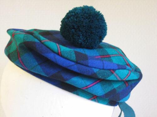 Bonnet in blauwe, groene en rode tartan