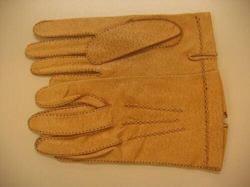 Handschoenen in lichbruin leer met kleine perforaties