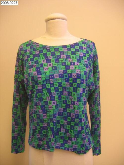 T-shirt met lange mouwen in felgroen, felblauw en mauve bedrukt met letters