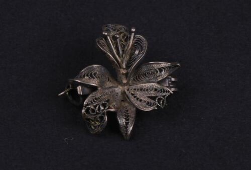 Broche in zilver in bloemvorm