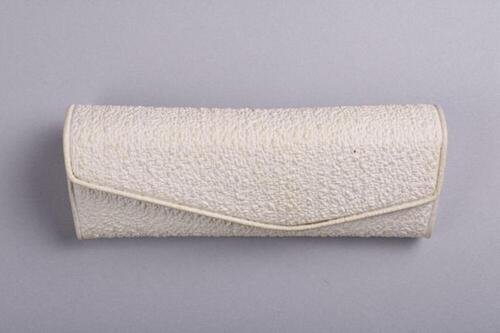 Brilleneteui in witte synthetische materiaal