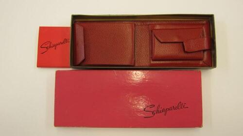 Ensemble bestaande uit damesportefeuille in rood leer en originele doos