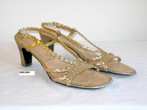 Sandalen in goudkleurig gevlochten leer