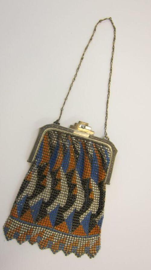 Handtas in metalen vlechtwerk met beschilderde art deco motieven