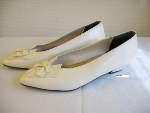 Bruidsschoenen in wit imitatieleer