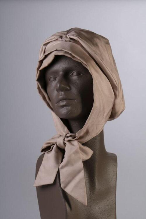 Hoofddoek in lichtbruin synthetisch mengweefsel