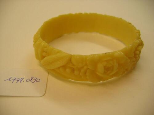 armband in galaliet of melksteen