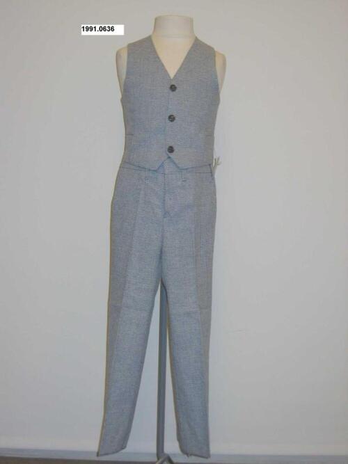 Ensemble in grijze stof bestaande uit gilet en broek