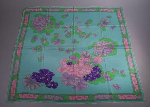 Foulard in turkooiskleurige zijde met print