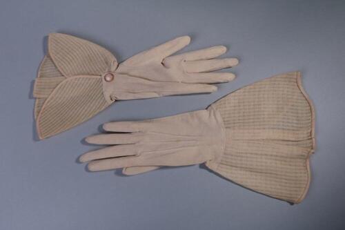 Handschoenen in beige tricot met brede waaiervormige polsboorden in gaas