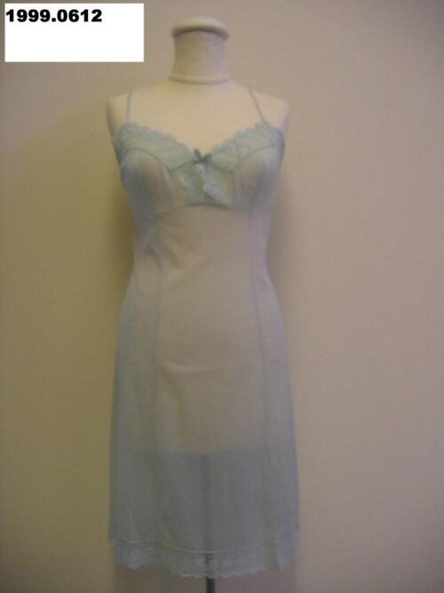 Onderjurk in lichtturkooizen nylon met kantafwerking