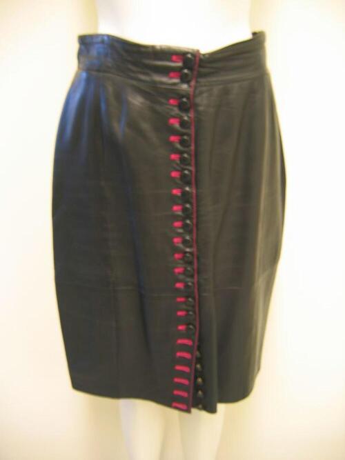 Rok in zwart leer met fuchsia accenten