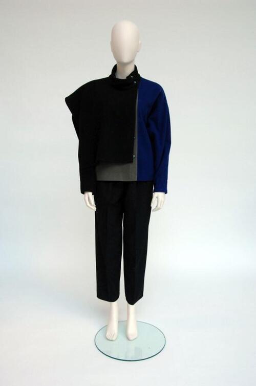 Zwarte, lange broek in synthetische stof