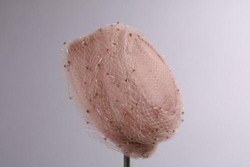 Hoed in roze gaas