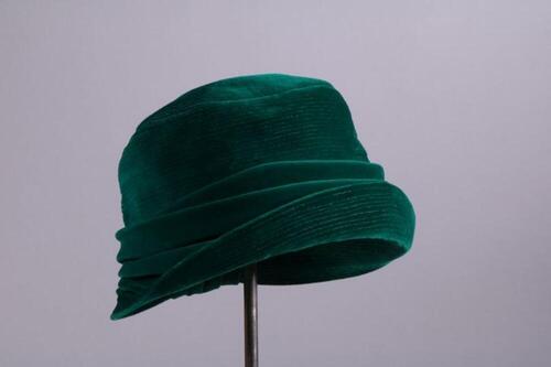 Hoed in groen fluweel