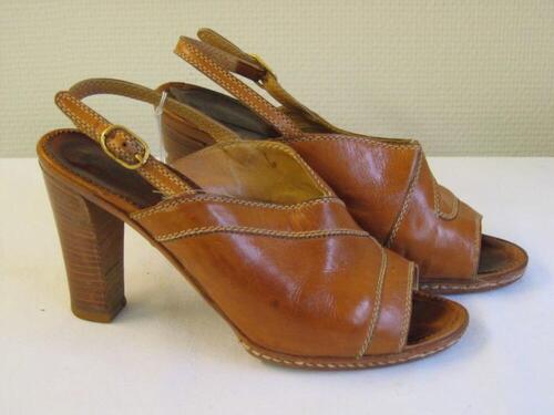 Sandalen met houten hak in lichtbruin natuurleer