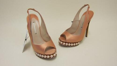 Slingbacks in zalmroze leer, zijde en imitatieparels onder de zool