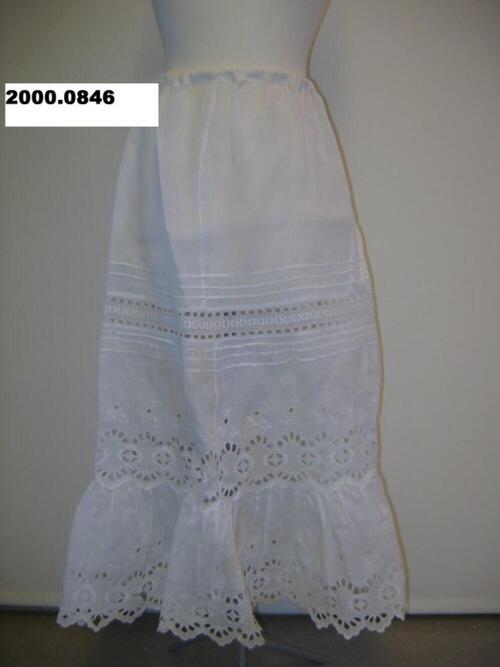 Onderrok in wit katoen met broderie anglaise