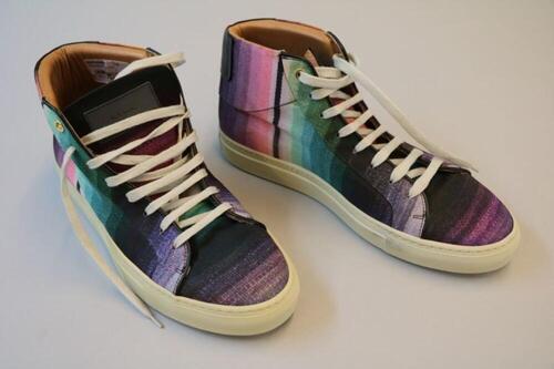 Felgekleurde gestreepte sneaker met ecrukleurige zool