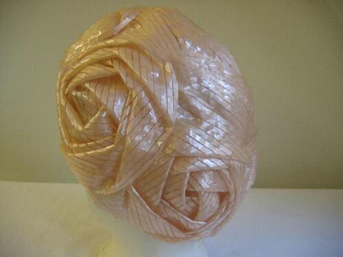Hoed in roze synthetische stro
