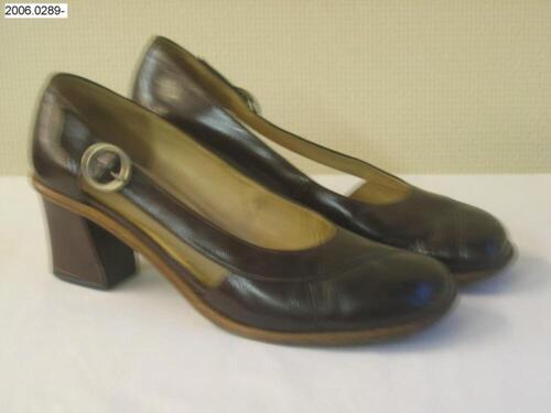 Schoenen in bruin leer met zware hak