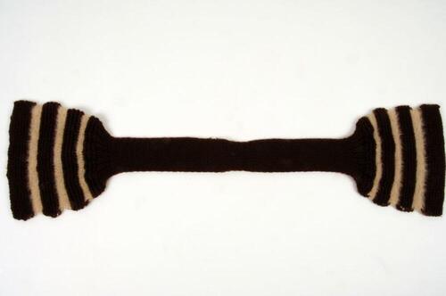 Sjaal in bruin breiwerk met stroken in beige mohair