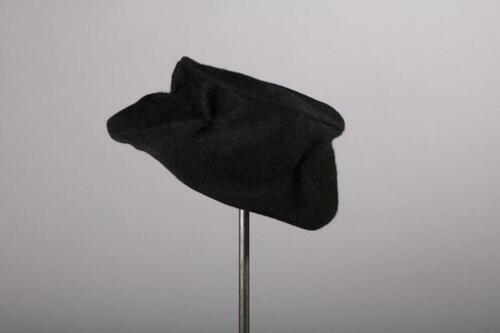 Hoed in zwart geplooide mohair
