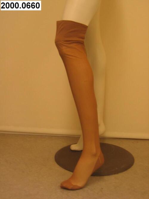 Naadkousen in bruine lycra