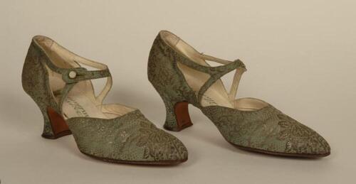 Watergroene avondschoenen met bloemversiering in goudlamé