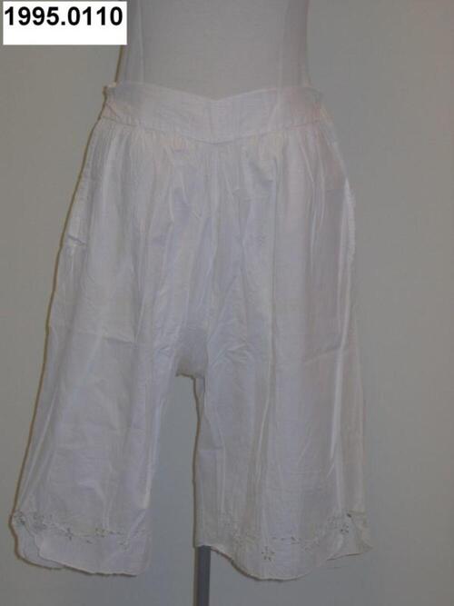 Onderbroek in witte batist
