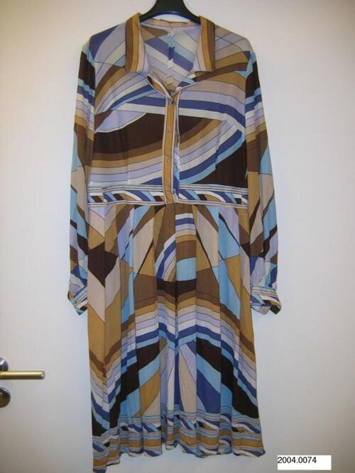 Jurk in bruine, beige, okere, ecrukleurige, mauvekleurige en lichtblauwe tricot